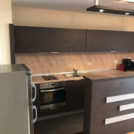 Este Apart 5 - Top Center