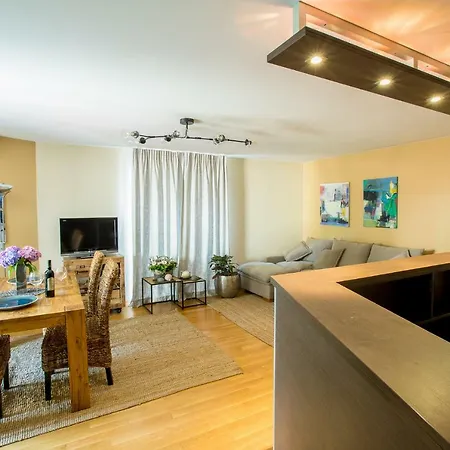 Este Apart 5 - Top Center